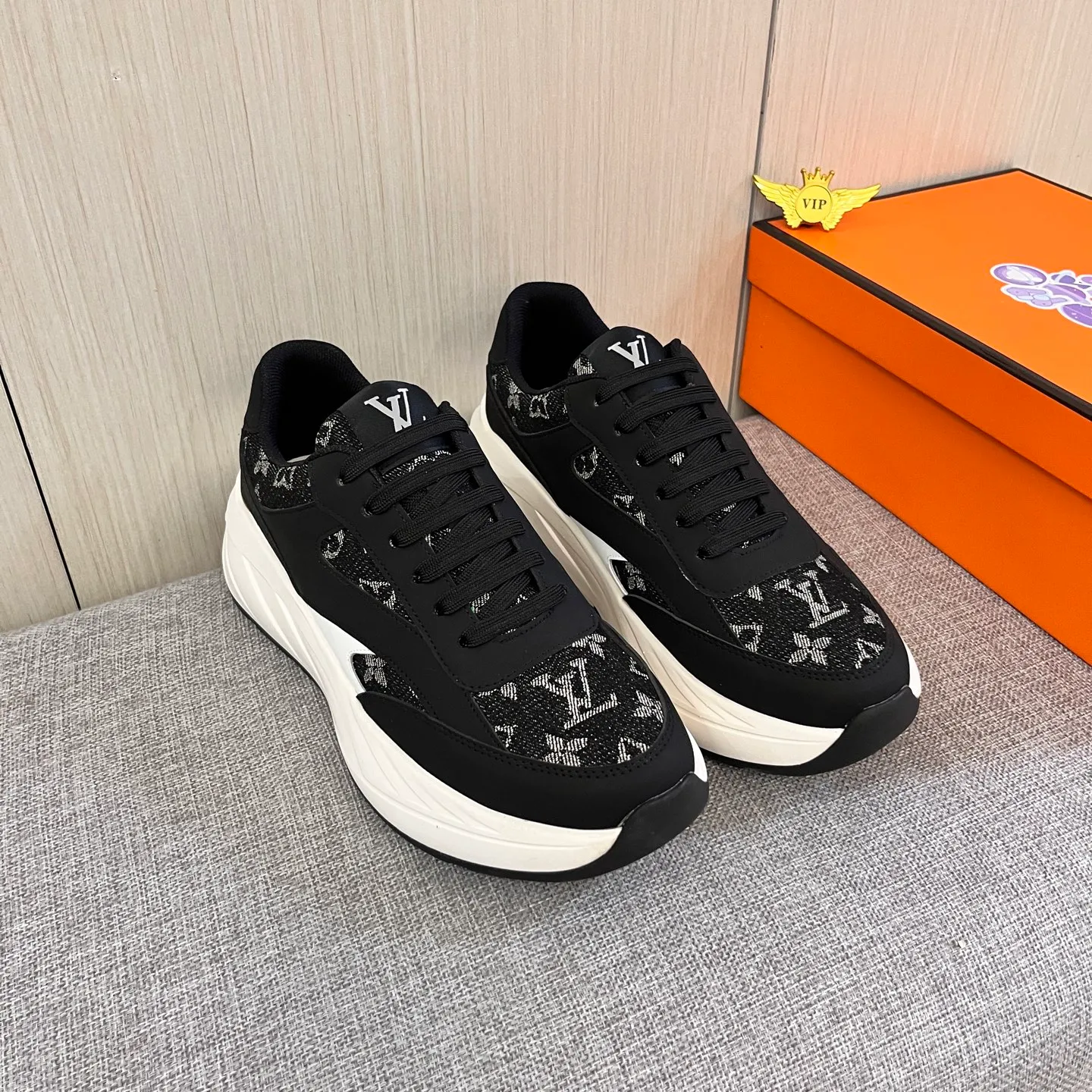 Men's shoes 💰 460 men's shoes 💰 [ LV ] 🔥 Louis Vuitton, high-end men's shoes brand official website 1:1 latest masterpiece: uppers are made of Italian imported first-layer cowhide with comfortable and breathable lining ➕ original non-slip and wear-resistant outsole 🔥, making walking more convenient and comfortable! An exclusive new model, a stunning work, a beautiful 1:1 replica [color] compared to the official quality! Create a fashionable personality to set off your uniqueness! A must-have for trendy men! Classic 🔥Size: 38-44 Color: 🔥 2⃣️colors available🔥.